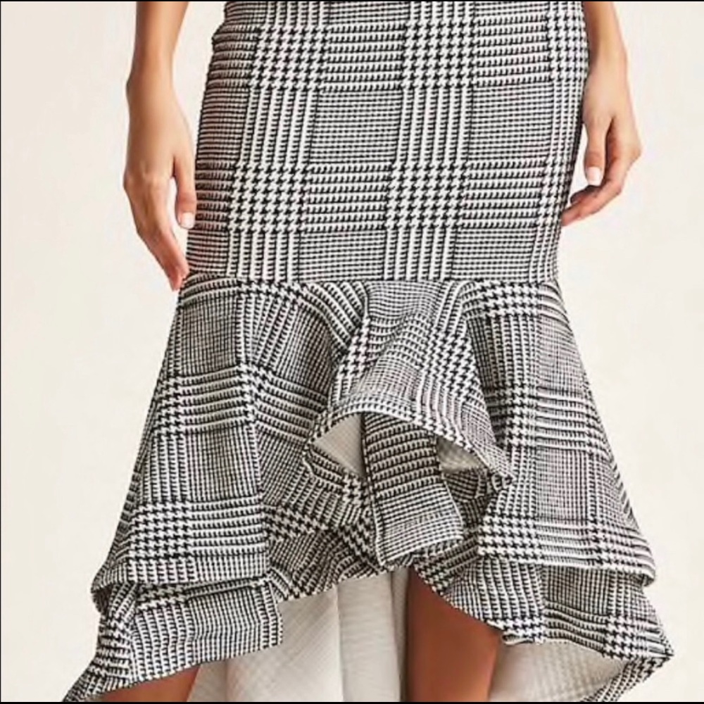 Beautiful Houndstooth Ruffled Skirt!